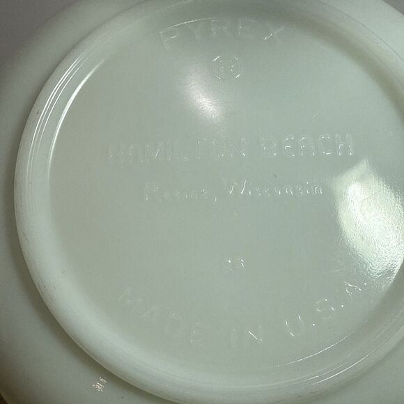 Vintage PYREX Large Mixing Bowl #26 Hamilton Beach Ribbed White Milk Glass - Picture 4 of 5